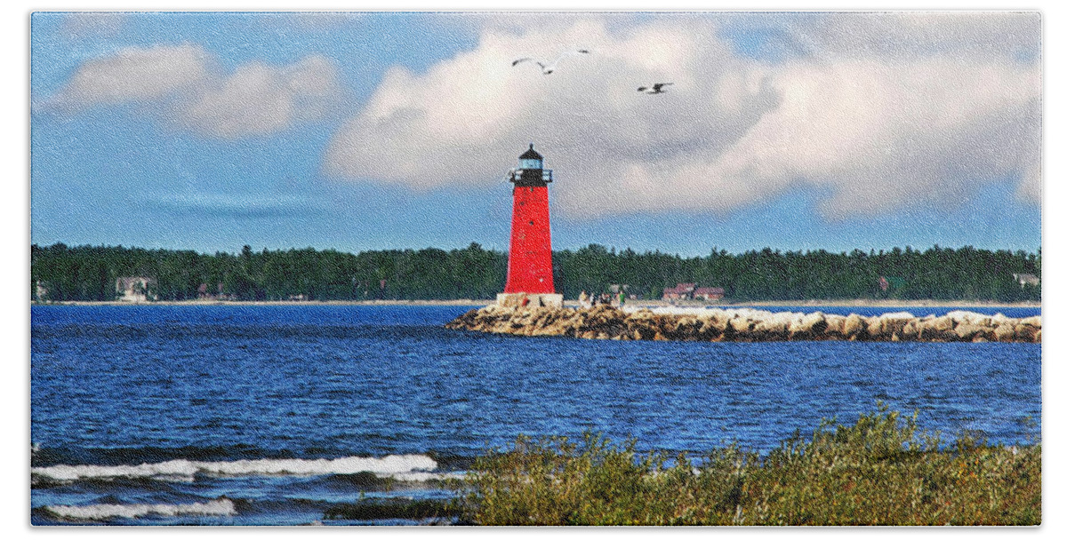 Lighthouse Bath Towel featuring the photograph Manistique Lighthouse by Christina Rollo
