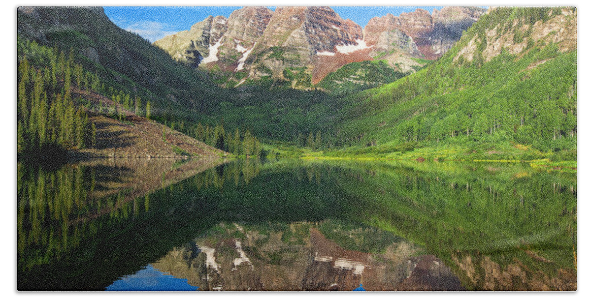 Maroon Bells Bath Towel featuring the photograph Maroon Morning by Darren White