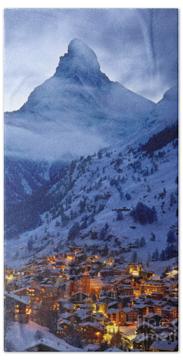 Zermatt Hand Towel featuring the photograph Matterhorn at Twilight by Brian Jannsen