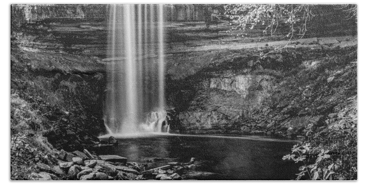 Minnehaha Bath Towel featuring the photograph Minnehaha Falls by Paul Freidlund