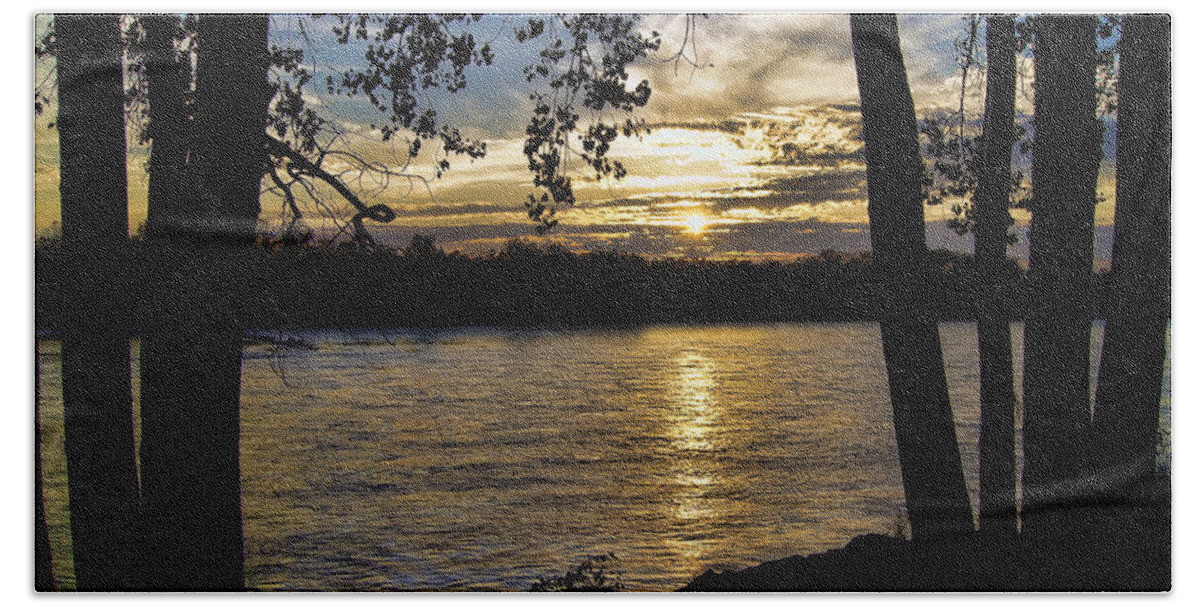 River Bath Towel featuring the photograph Missouri River Sunset by Cricket Hackmann