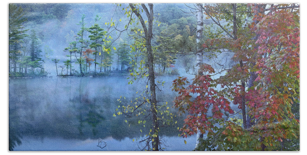 Tim Fitzharris Hand Towel featuring the photograph Mist Over Lake Emerald Lake State Park by Tim Fitzharris