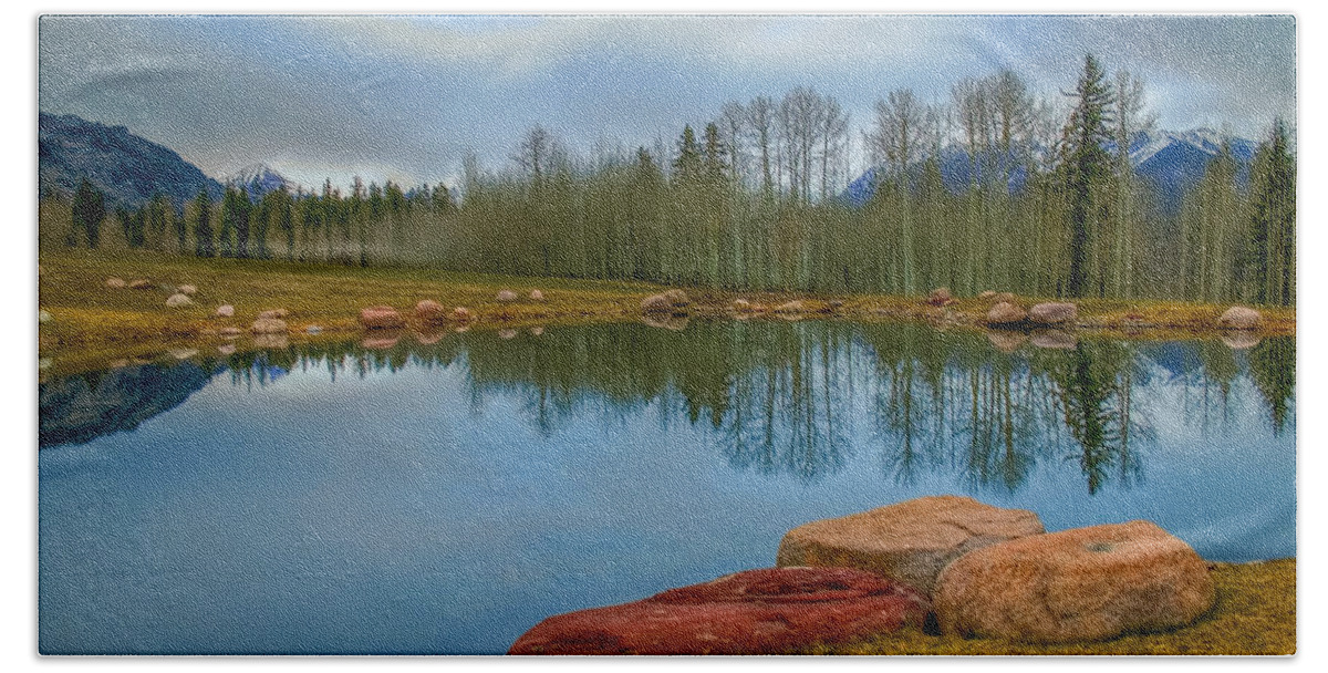 Colorado Bath Towel featuring the photograph Morning Calm by Tom Weisbrook