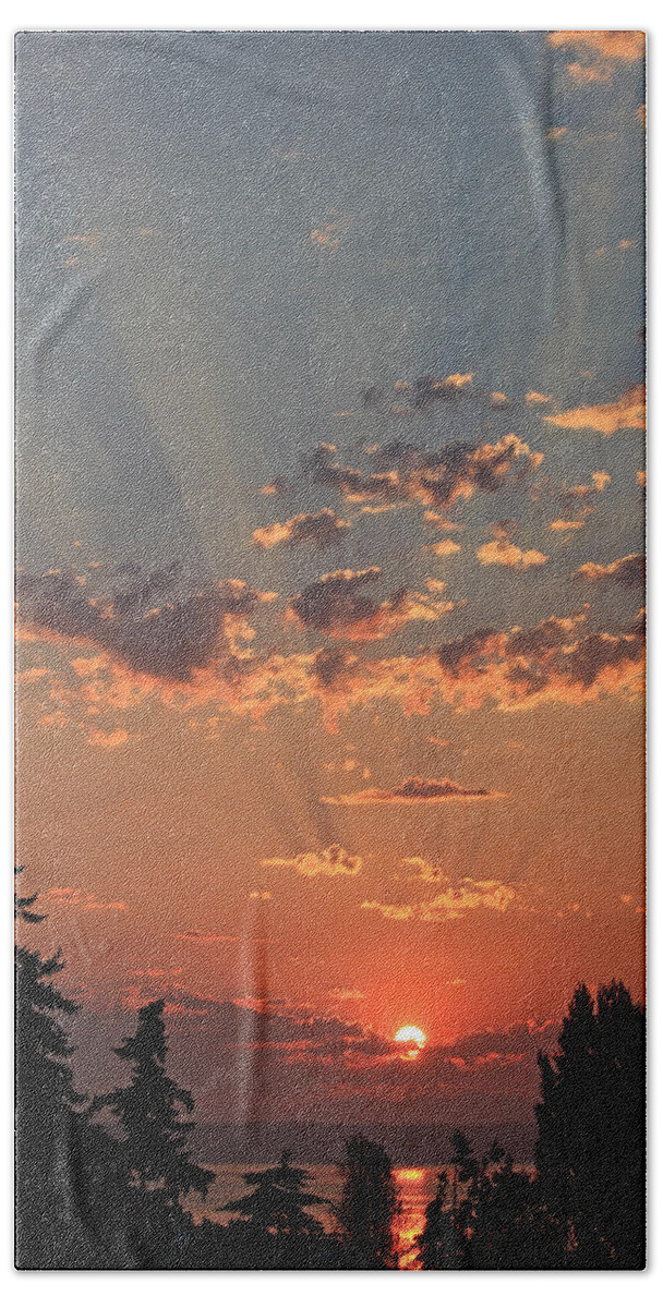 Sunrise Hand Towel featuring the photograph Morning Rays by E Faithe Lester