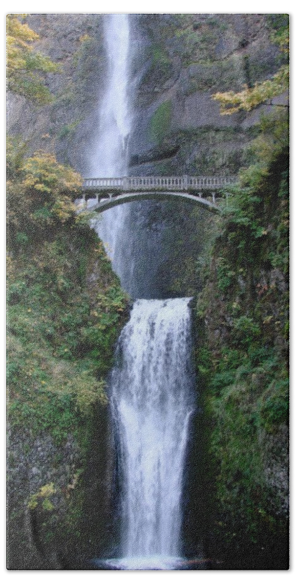 Multnomah Falls Hand Towel featuring the photograph Multnomah Falls by Athena Mckinzie