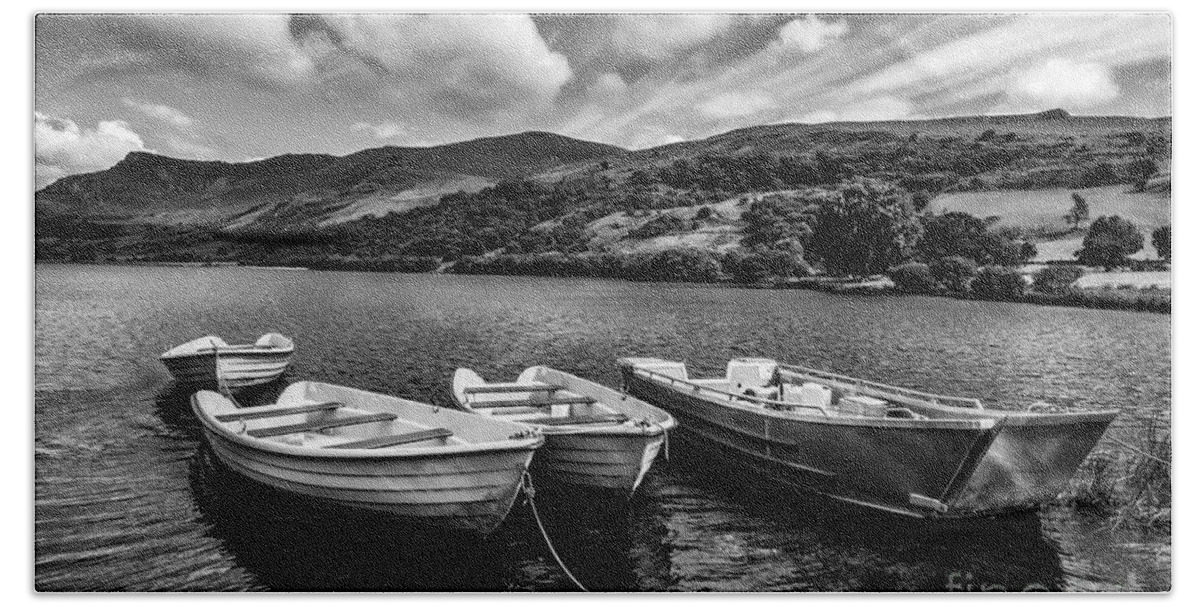 Llanllyfni Bath Towel featuring the photograph Nantlle Uchaf Boats by Adrian Evans