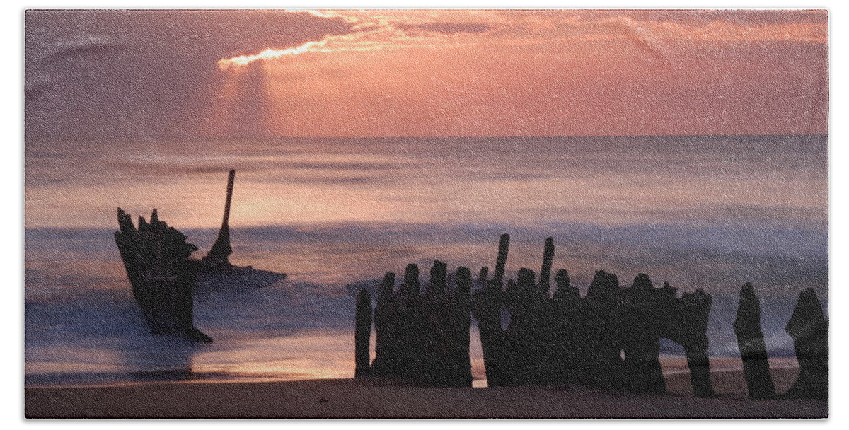 Dawn Bath Towel featuring the photograph New day dawning by Howard Ferrier