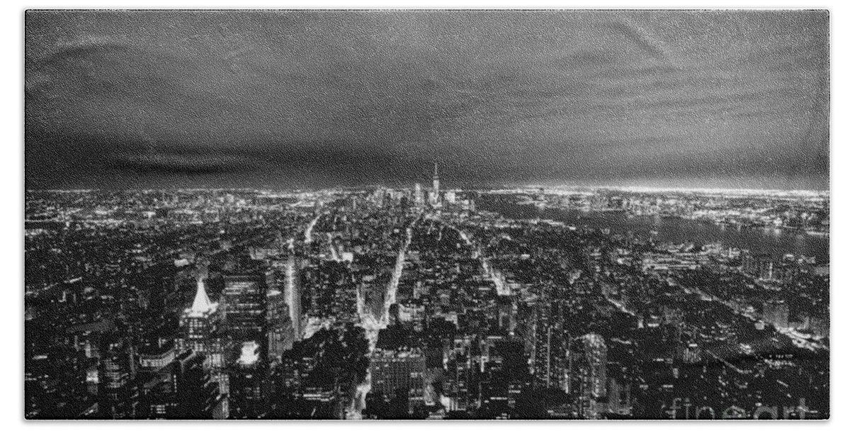 New York Bath Towel featuring the photograph New York Skyline 1bw by Matt Malloy