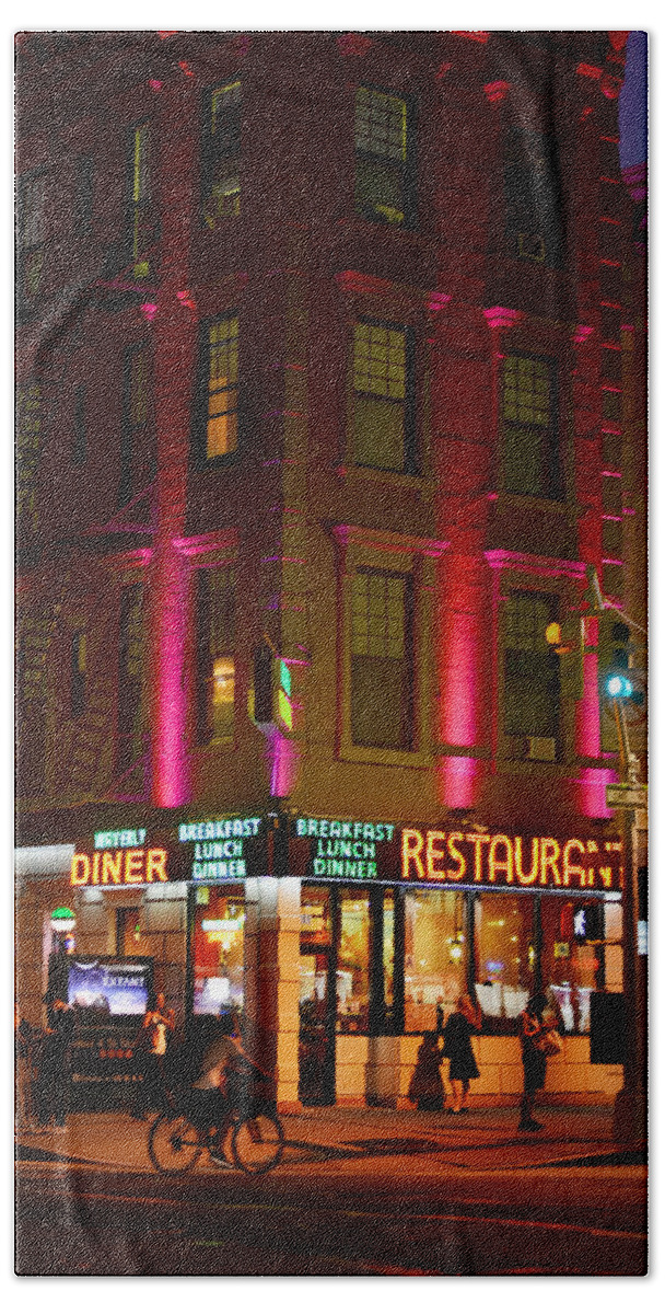 Nyc Bath Towel featuring the photograph Waverly Diner by Laura Fasulo