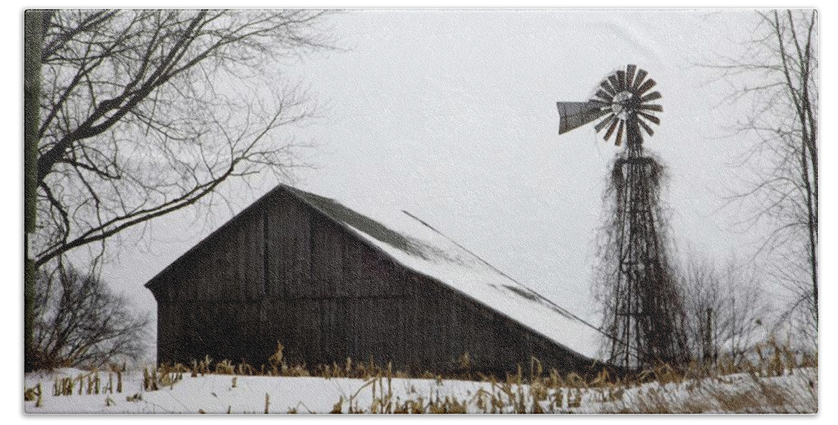 Windmill Bath Towel featuring the photograph Old Farm by Linda Kerkau