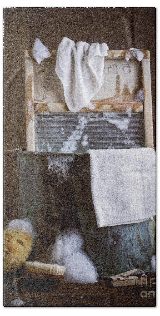Scrub Bath Towel featuring the photograph Old Wash Tub by Edward Fielding