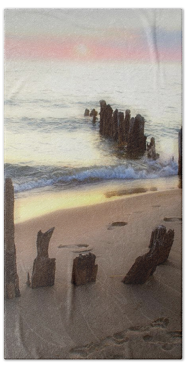 Water Hand Towel featuring the photograph Once upon a Time by Randy Pollard