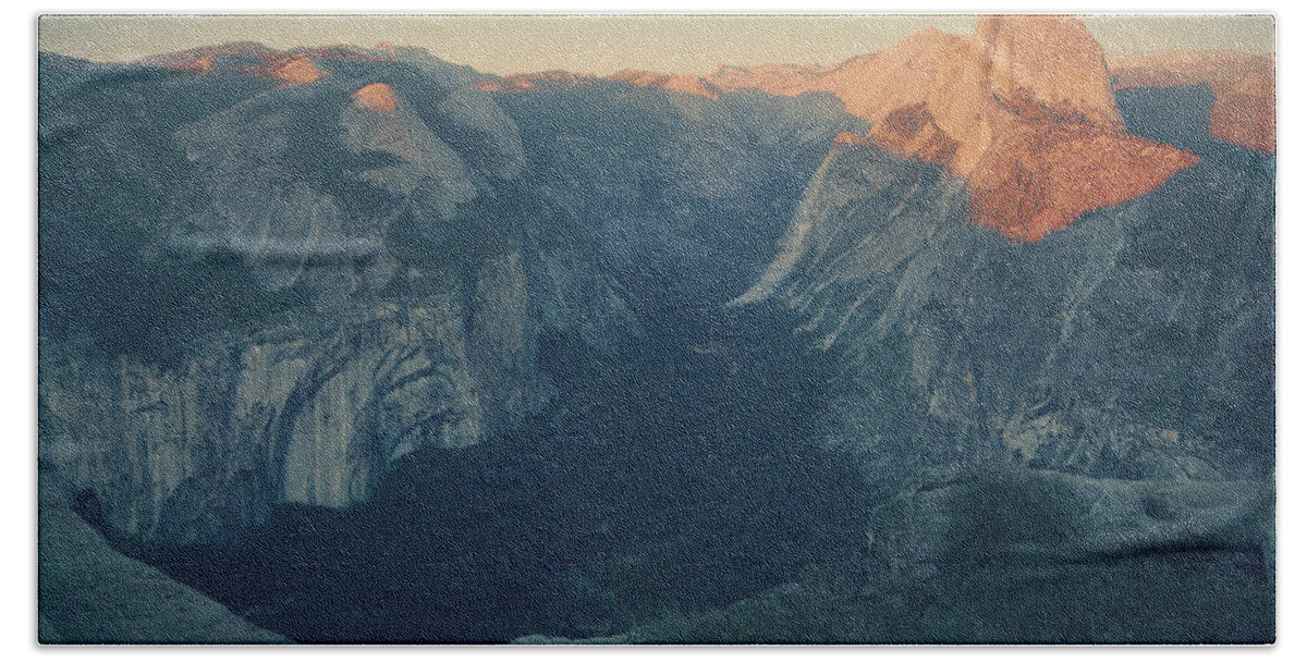 Yosemite National Park Bath Towel featuring the photograph One Last Show by Laurie Search