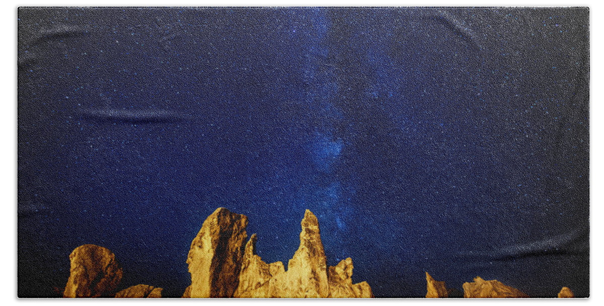 Stars Bath Towel featuring the photograph Oregon Nights by Darren White