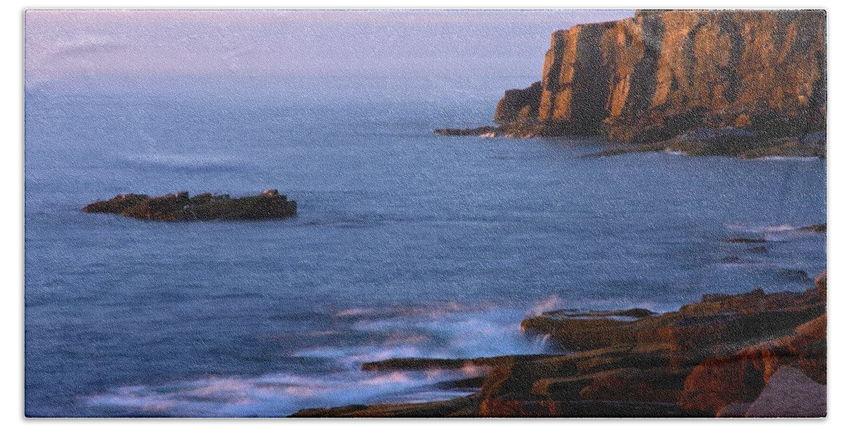 Otter Cliffs Bath Towel featuring the photograph Otter Cliffs Dawn #2 by Stuart Litoff