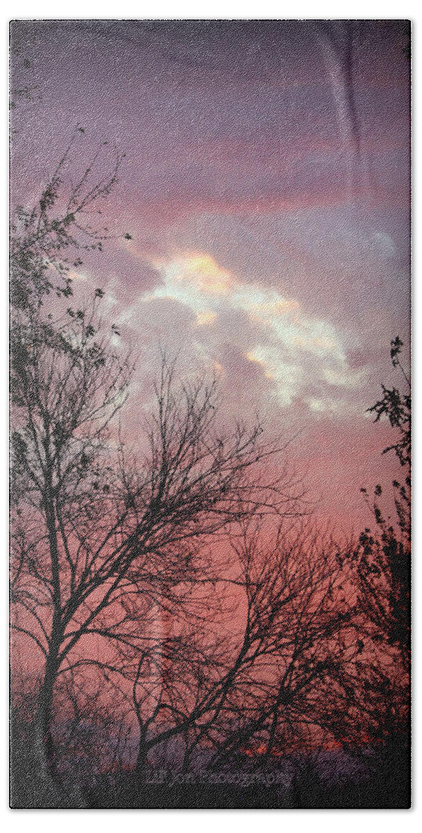 Sun Hand Towel featuring the photograph Outstanding Oklahoma Sunset by Jeanette C Landstrom