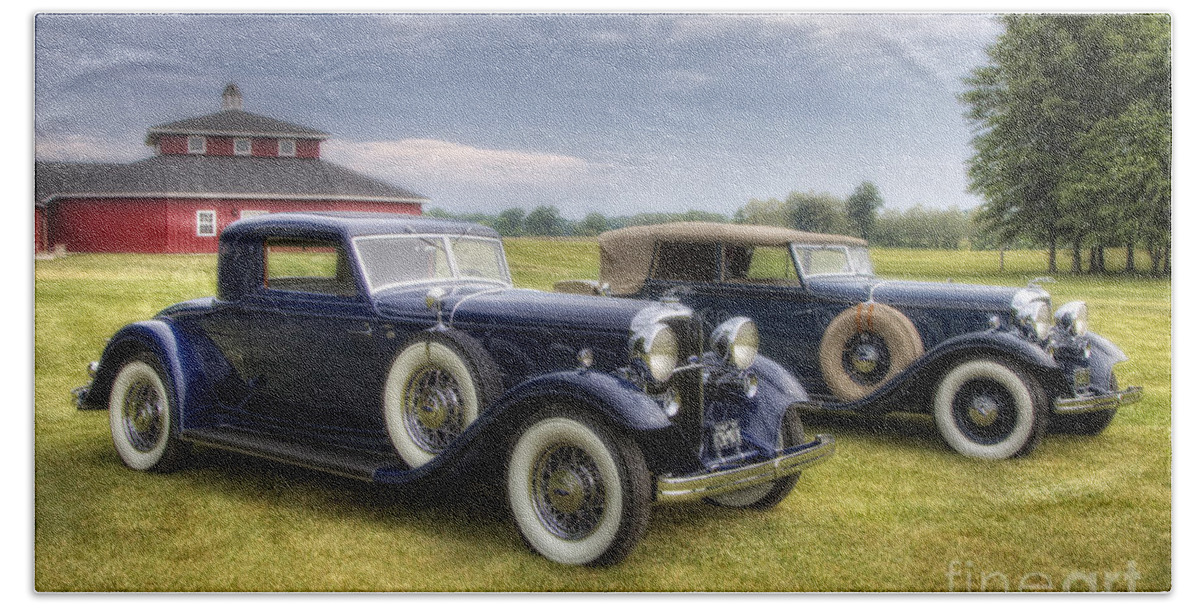 Old Cars Bath Towel featuring the photograph Pair Of Lincolns by Timothy Hacker