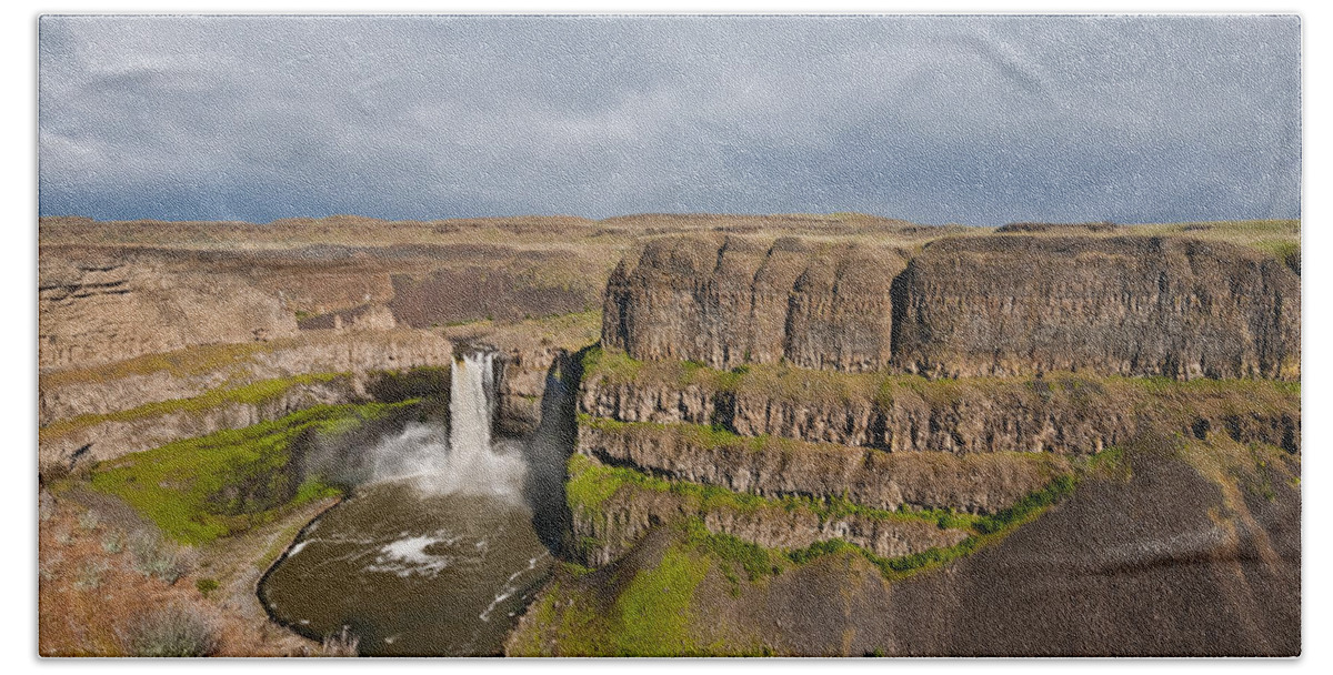 Arid Climate Hand Towel featuring the photograph Palouse Falls by Jeff Goulden