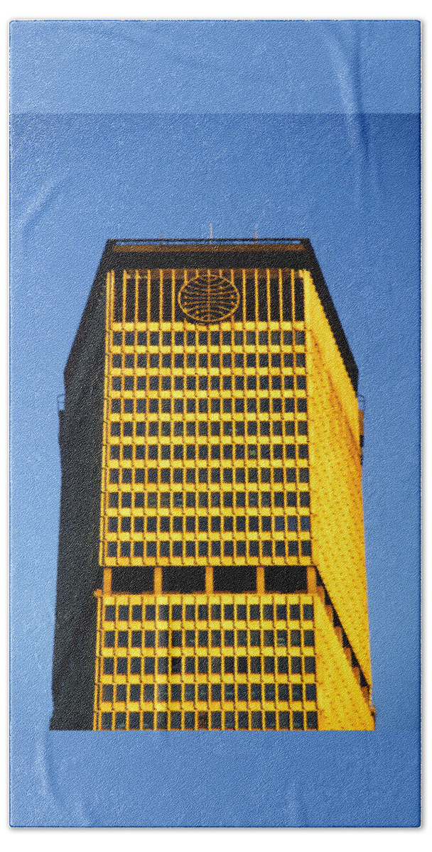 Pan Am Hand Towel featuring the photograph Pan Am Building in 1984 by Gordon James