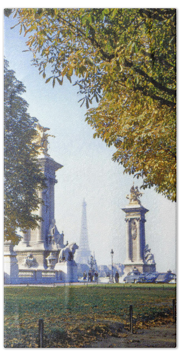 Paris Bath Towel featuring the photograph Paris in the Fall 1954 by Chuck Staley