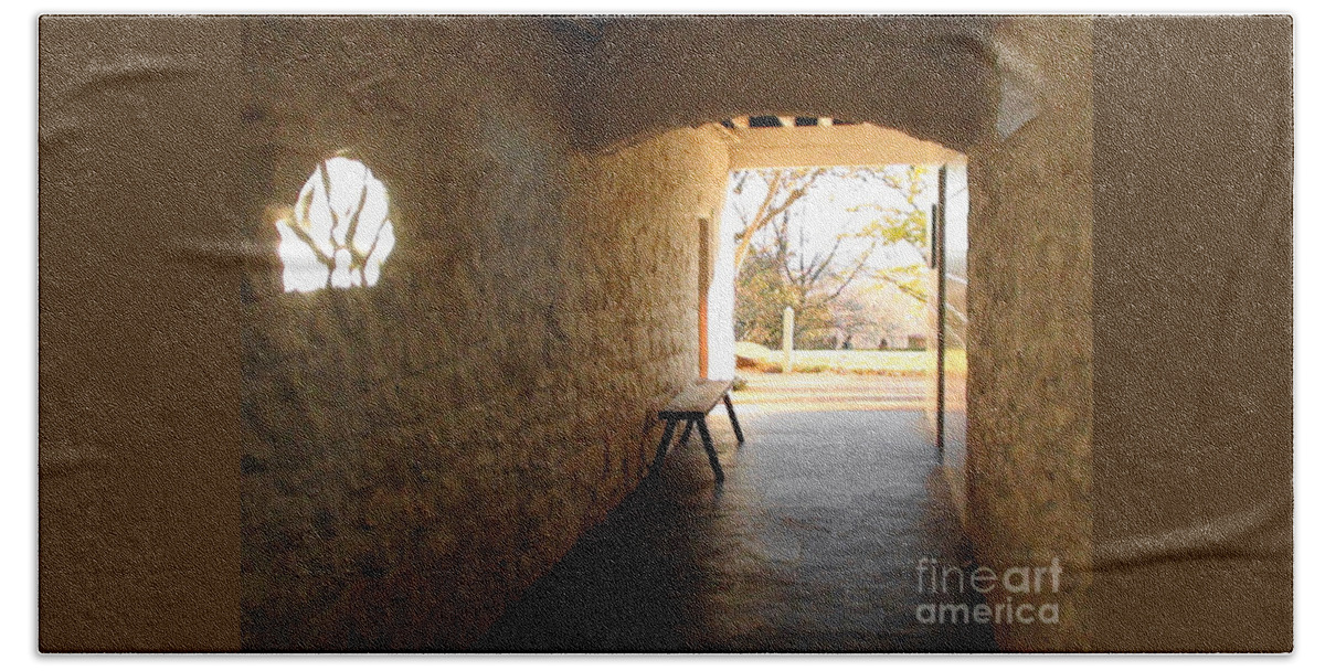 Photo Bath Towel featuring the photograph Passageway at Monticello by Karen Francis