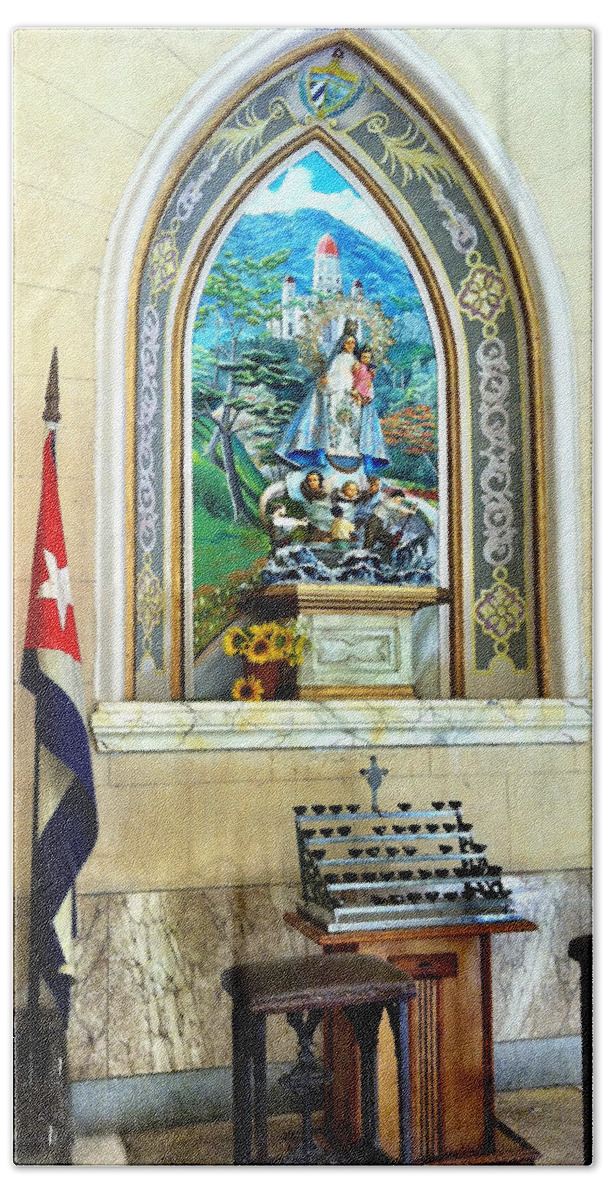 Cuba Bath Towel featuring the photograph Patria by Carlos Avila