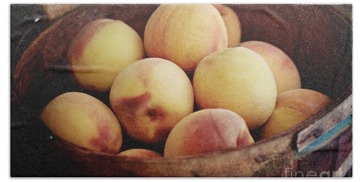 Peaches Bath Towel featuring the photograph Peaches in a Basket by Pam Holdsworth