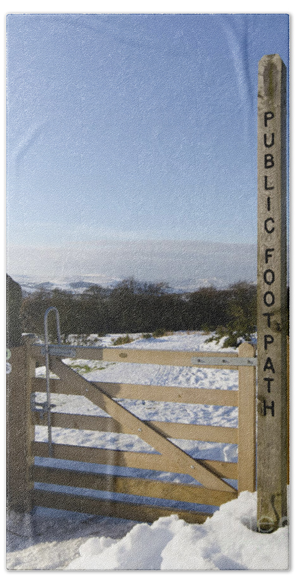 Footpath Bath Towel featuring the photograph Peak District footpath by Steev Stamford