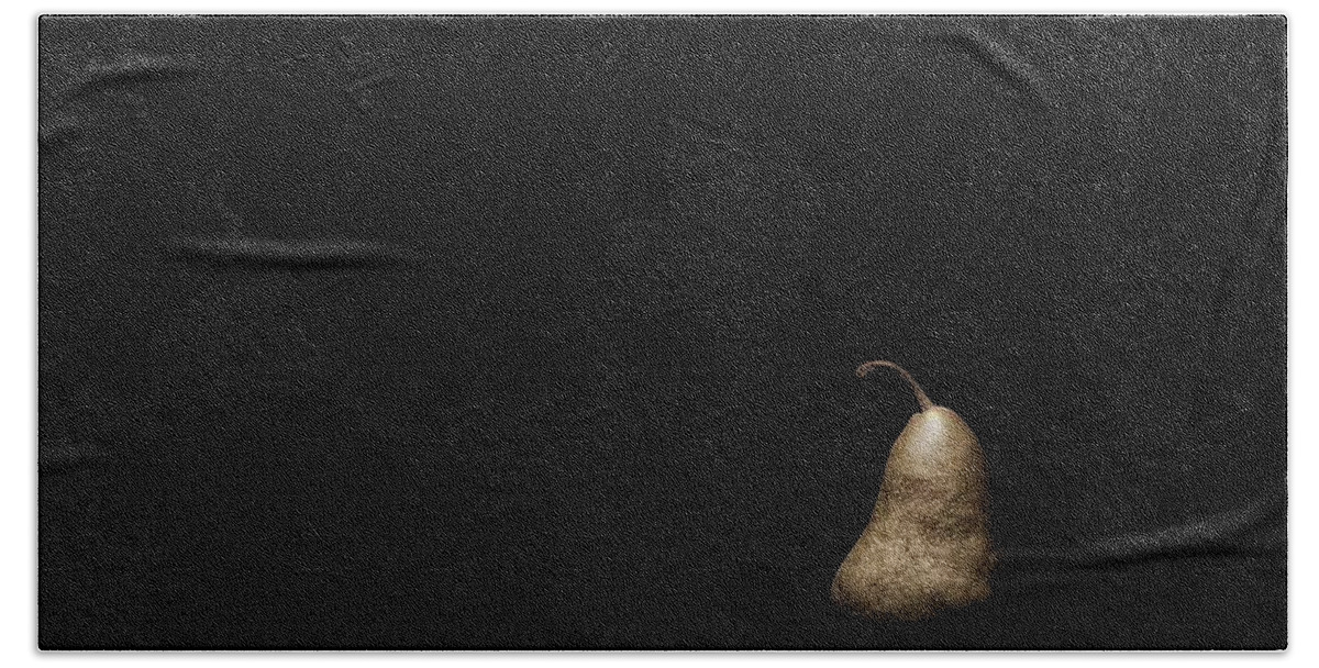  Bath Towel featuring the photograph Pear 2 - Alone by Mark Fuller