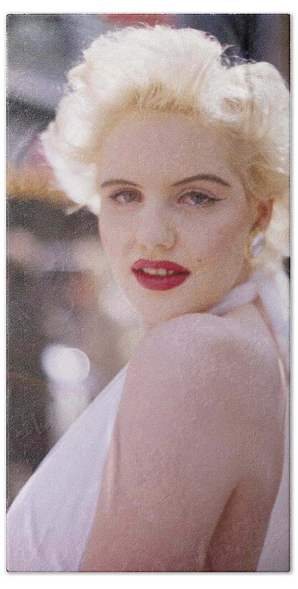 Marilyn Monroe Bath Towel featuring the photograph Beauty Of Marilyn Monroe by Shaun Higson