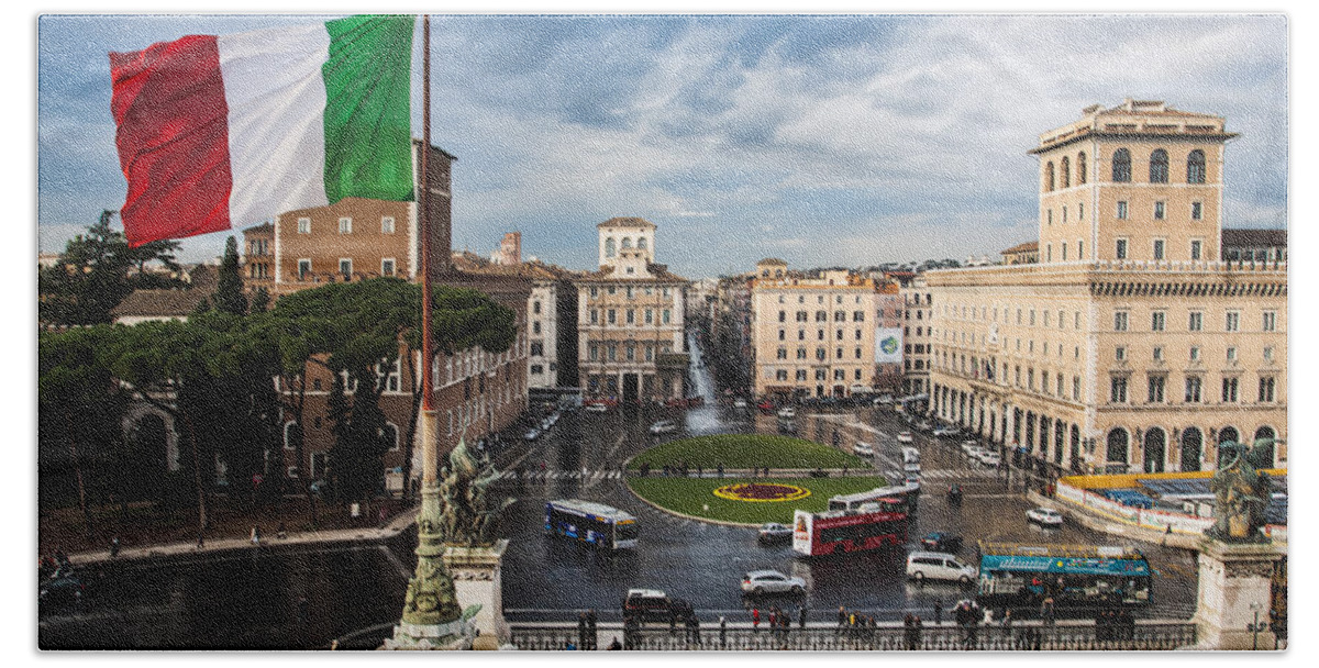 Europe Hand Towel featuring the photograph Piazza Venezia by John Wadleigh