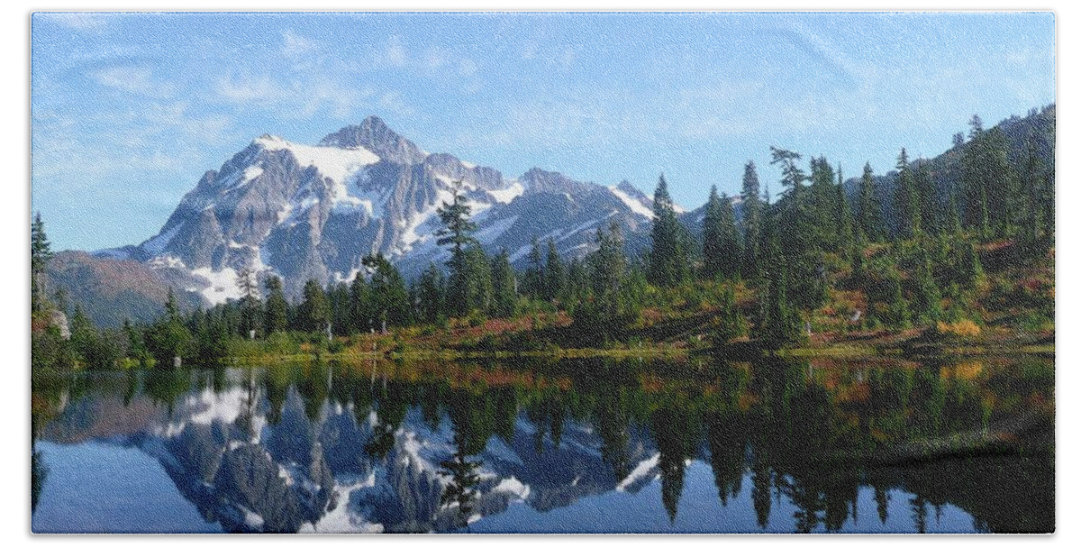 Mount Shuksan Hand Towel featuring the photograph Picture Lake by Priya Ghose