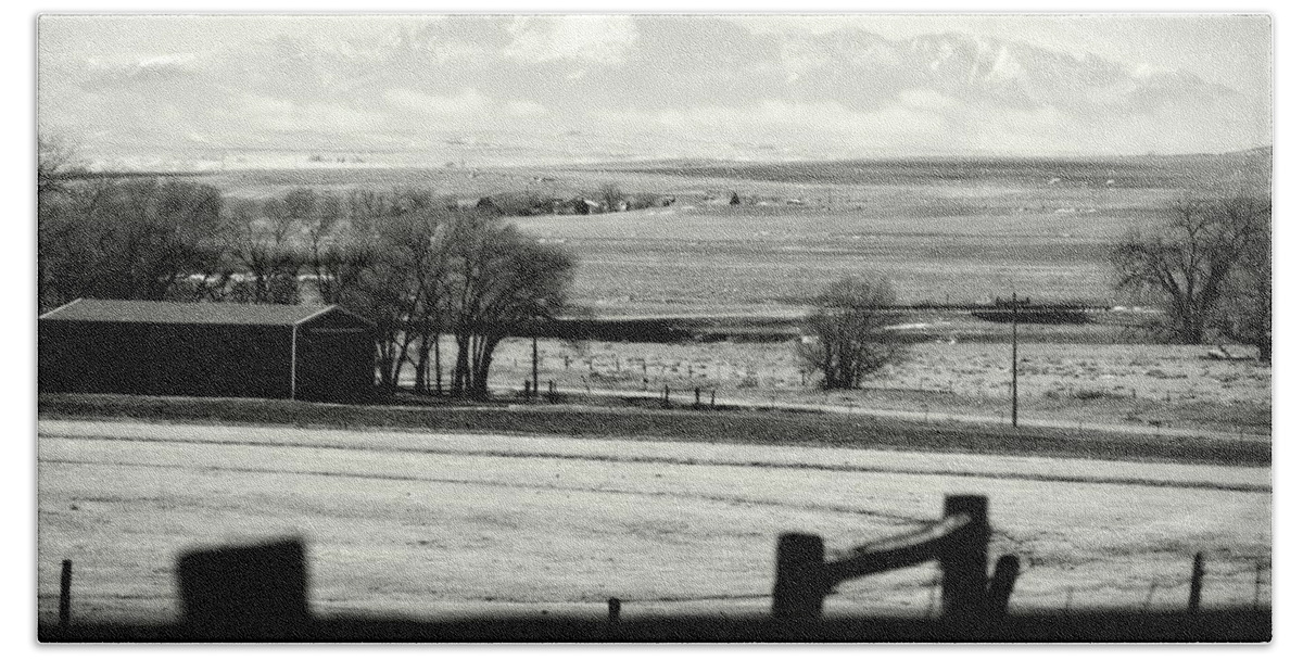 Pikes Peak Bath Towel featuring the photograph Pikes Peak From Ramah by Clarice Lakota