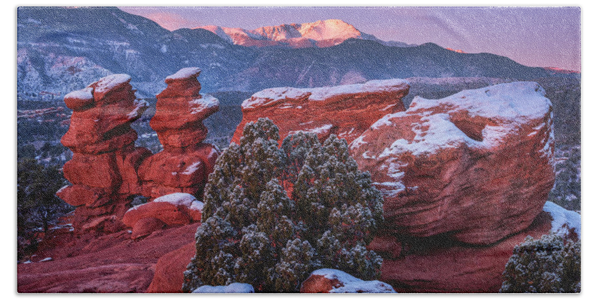 Mountain Hand Towel featuring the photograph Pikes Peak Sunrise by Darren White