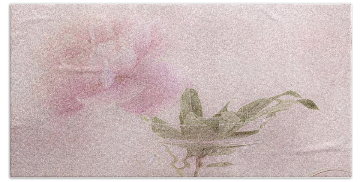 Soft Pink Peony Bath Towel featuring the photograph Pink Peony Blossom In Clear Glass Tea Pot by Sandra Foster