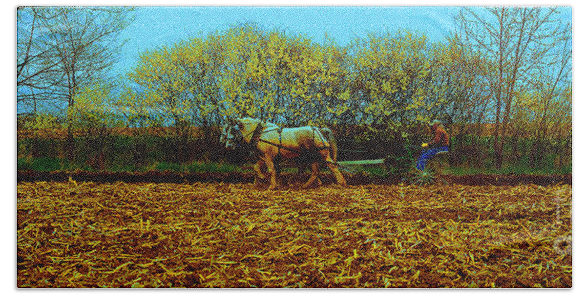 Plow Bath Towel featuring the photograph Plow days Freeport Illinos  by Tom Jelen