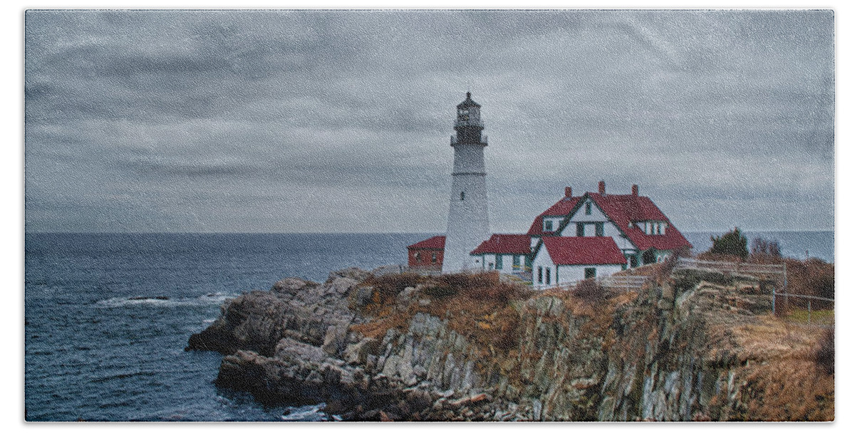 Lighthouse Bath Towel featuring the photograph Portland Headlight 14440 by Guy Whiteley