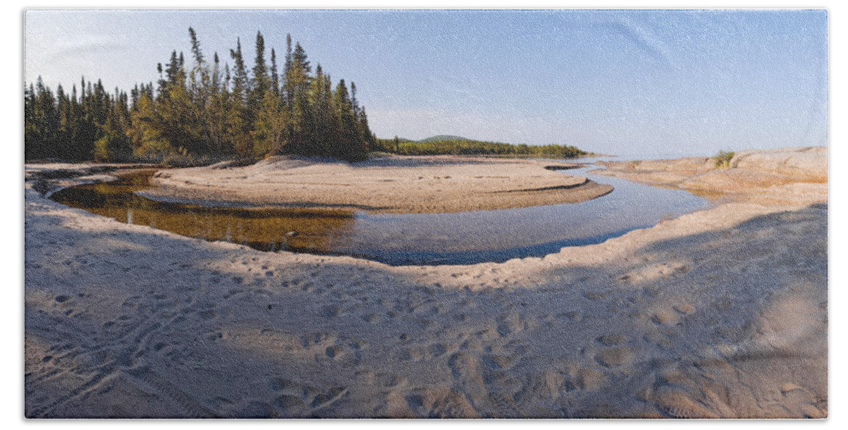 Lake Superior Bath Towel featuring the photograph Prisoners Cove  by Doug Gibbons