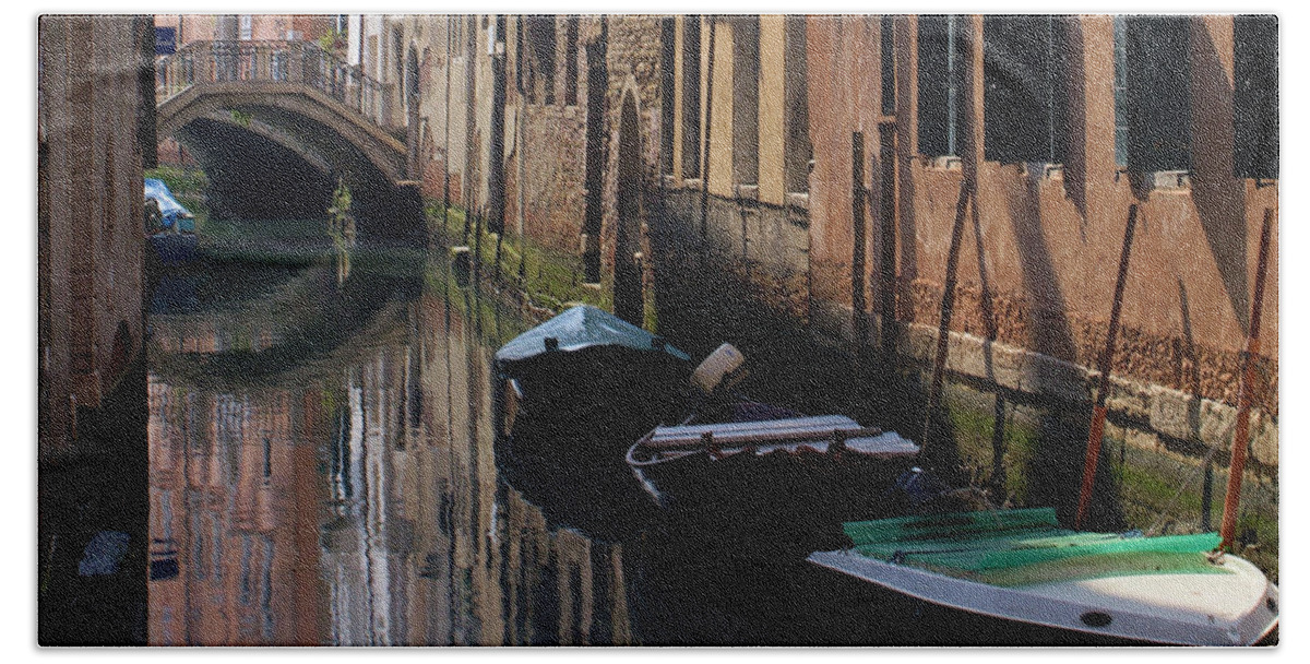 Canal Bath Towel featuring the photograph Quiet waters by Ron Harpham