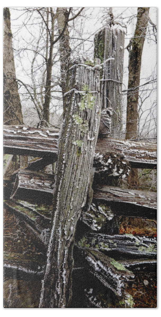Landscape Bath Towel featuring the photograph Rail Fence With Ice by Daniel Reed