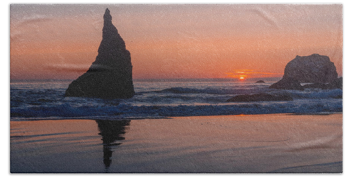 Bandon Hand Towel featuring the photograph Rather Pointed by Carrie Cole