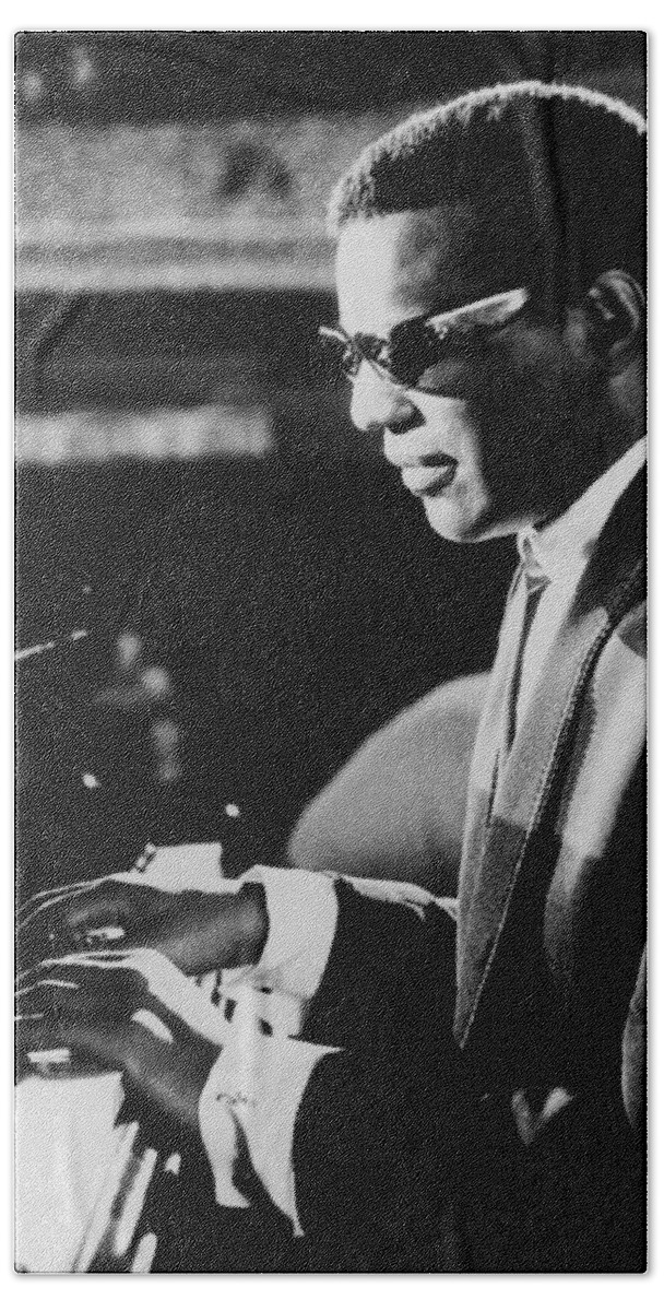 1964 Hand Towel featuring the photograph Ray Charles At The Piano by Underwood Archives
