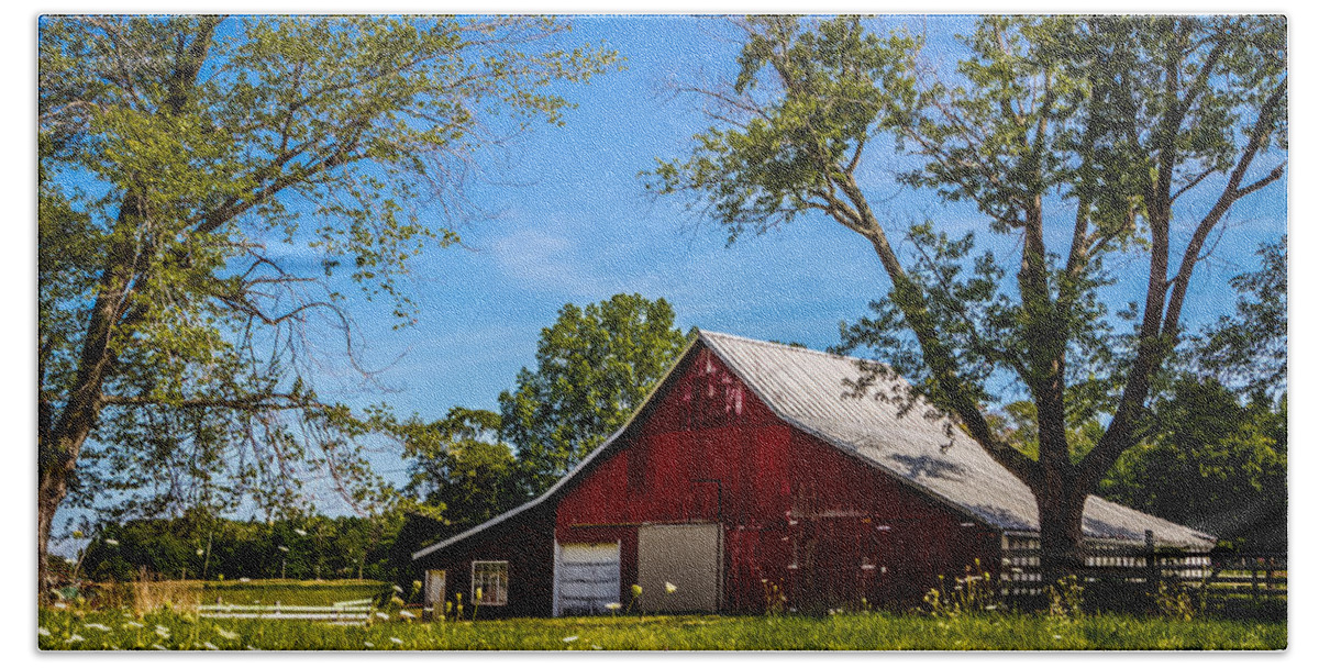 Art Bath Towel featuring the photograph Red Barn in the Trees by Ron Pate