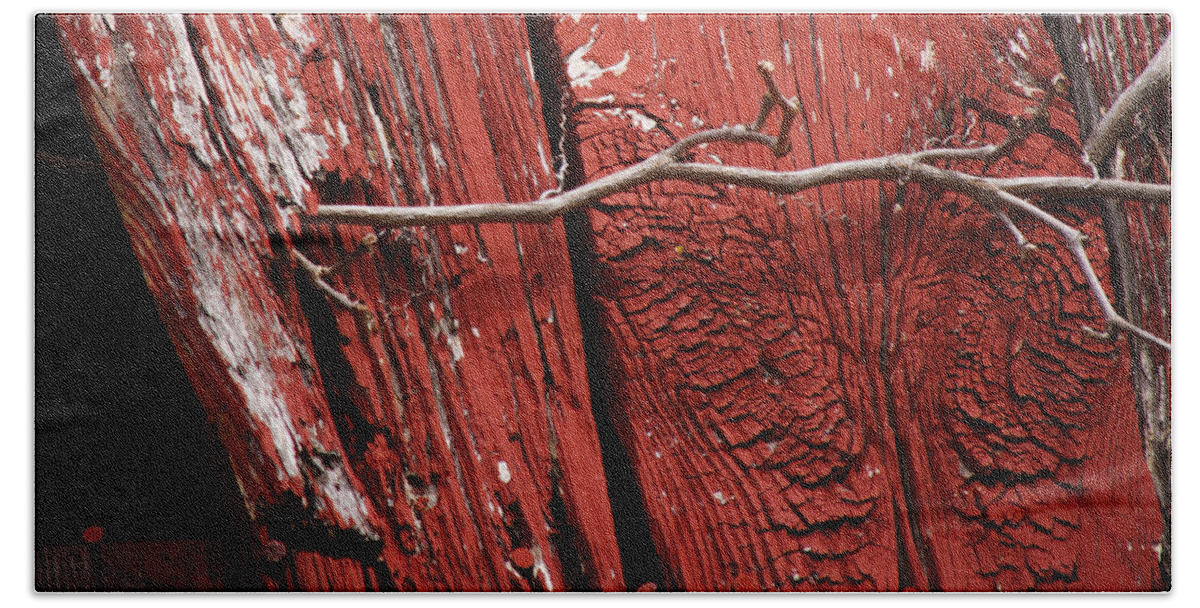 Red Barn Bath Towel featuring the photograph Red Barn Wood with Dried Vine by Rebecca Sherman