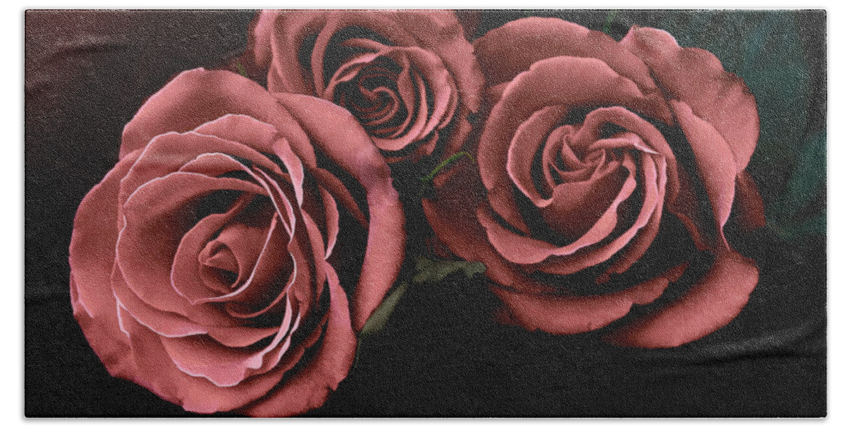 Roses Hand Towel featuring the photograph Red Roses by Bonnie Willis
