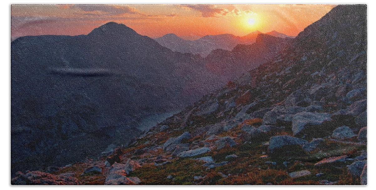 Mt. Evans Artwork Sunset Photograph Bath Towel featuring the photograph Remember the Day by Jim Garrison