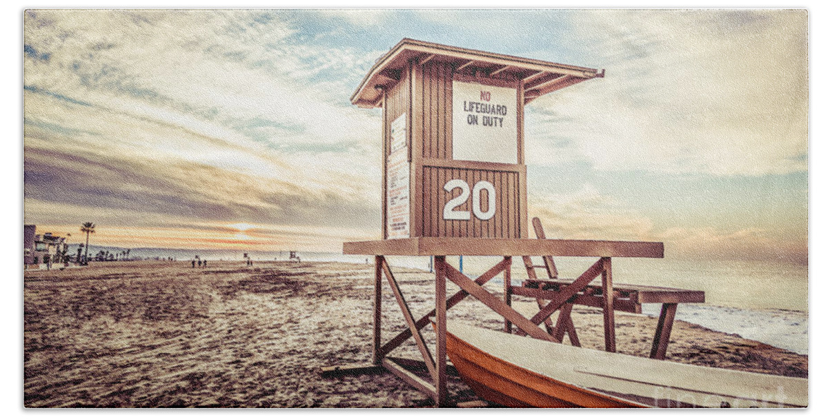 America Bath Towel featuring the photograph Retro Newport Beach Lifeguard Tower 20 Picture by Paul Velgos