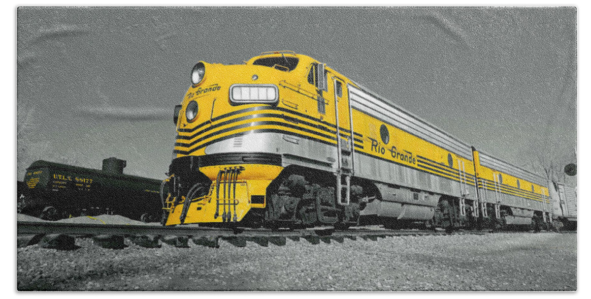 Rio Grande Hand Towel featuring the photograph Rio Grande Engine in Yellow by Dawn Key