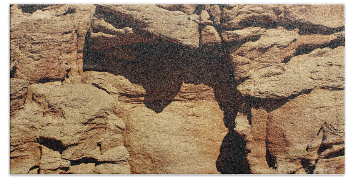 Egypt Bath Towel featuring the photograph Rock Face 3 by Neil Pollick