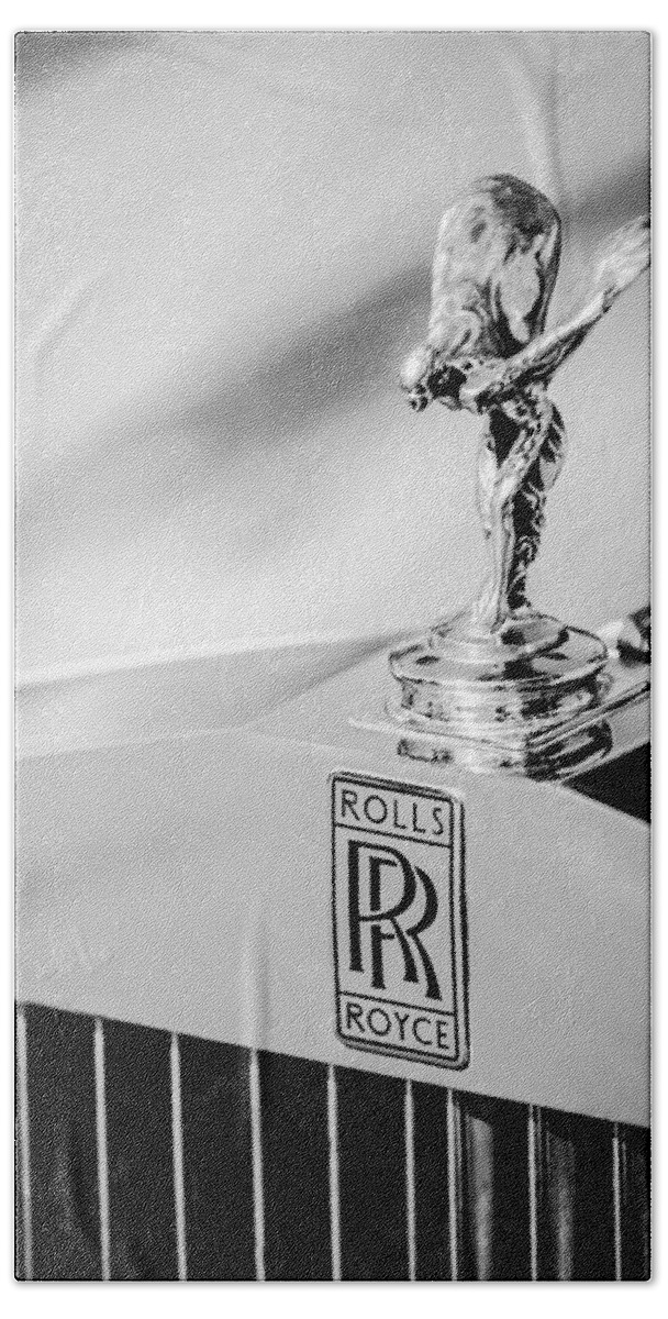 Rolls-royce Hood Ornament Bath Towel featuring the photograph Rolls-Royce Hood Ornament -782bw by Jill Reger